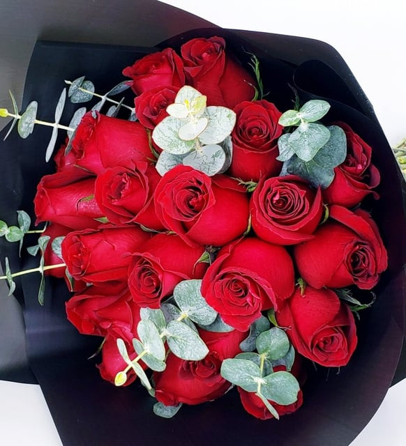 Bouquet de 24 rosas rojas 