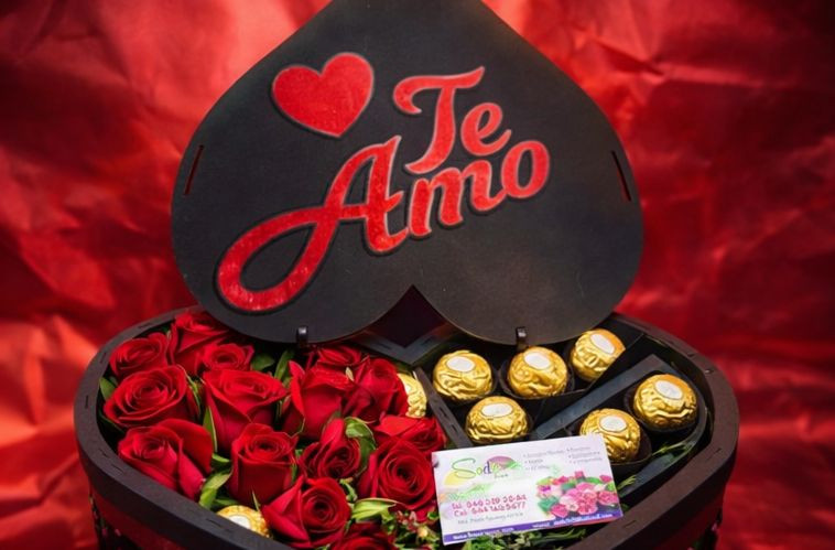 CORAZON  GRANDE  CON  CHOCOLATES  CAJA  NEGRA