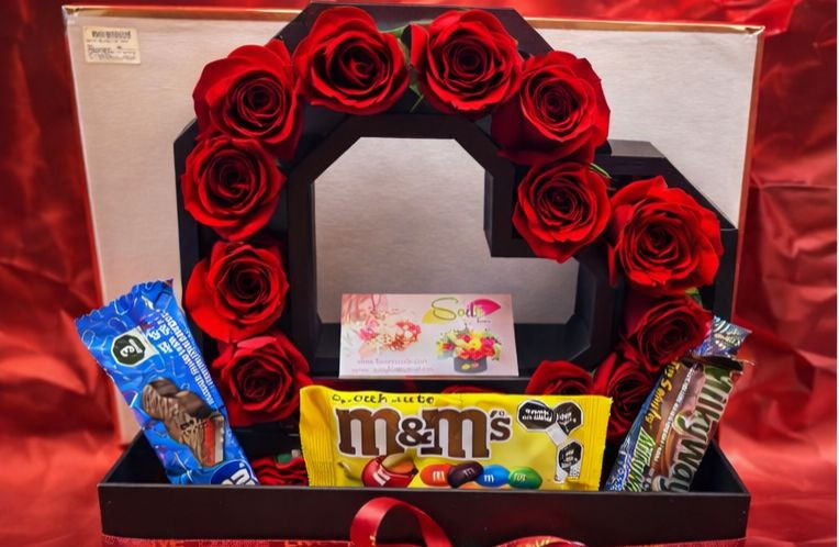 CAJA  DE  MADERA  CORAZON Y  DULCES 