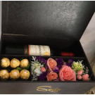 caja  con  vino  flores y chocolates