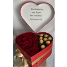 corazón con rosas y  chocolates en caja